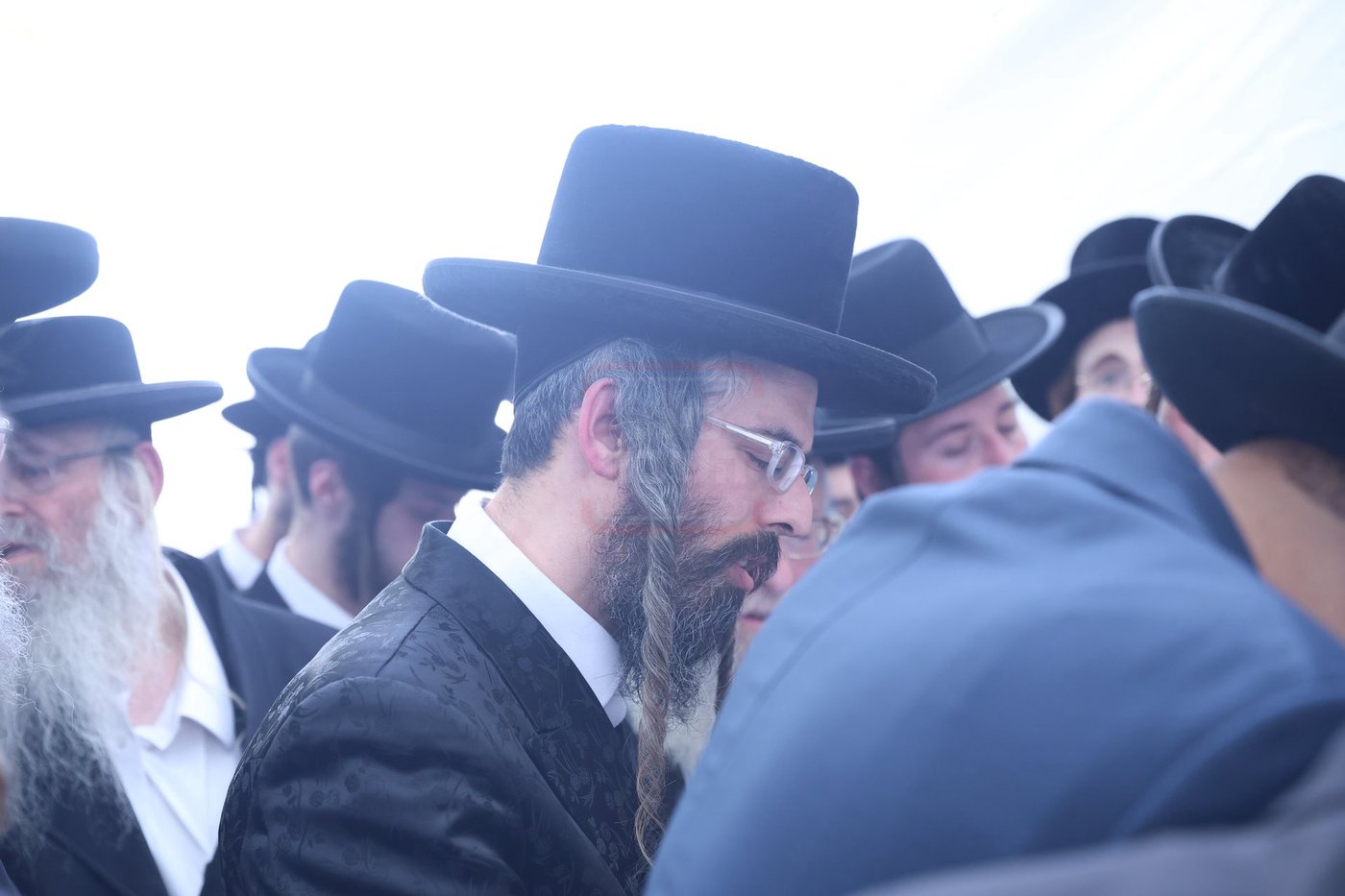 האדמו"ר מזוועהיל בתפילת השל"ה בערב ר"ח סיון