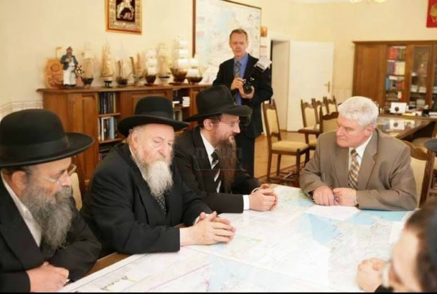 מראות חייו של הגאון רבי דוד שמידל זצ"ל