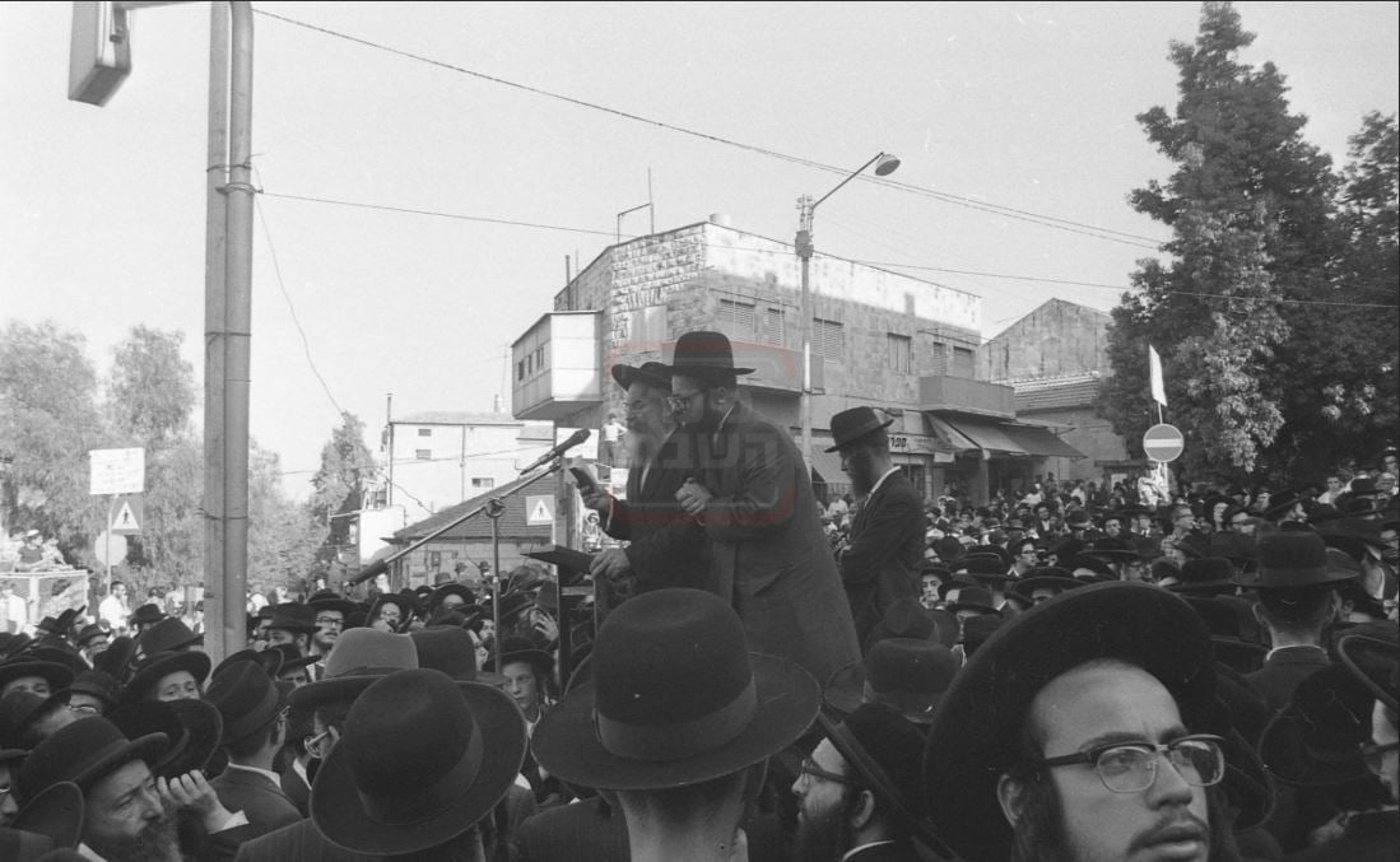מראות חייו של הגאון רבי דוד שמידל זצ"ל