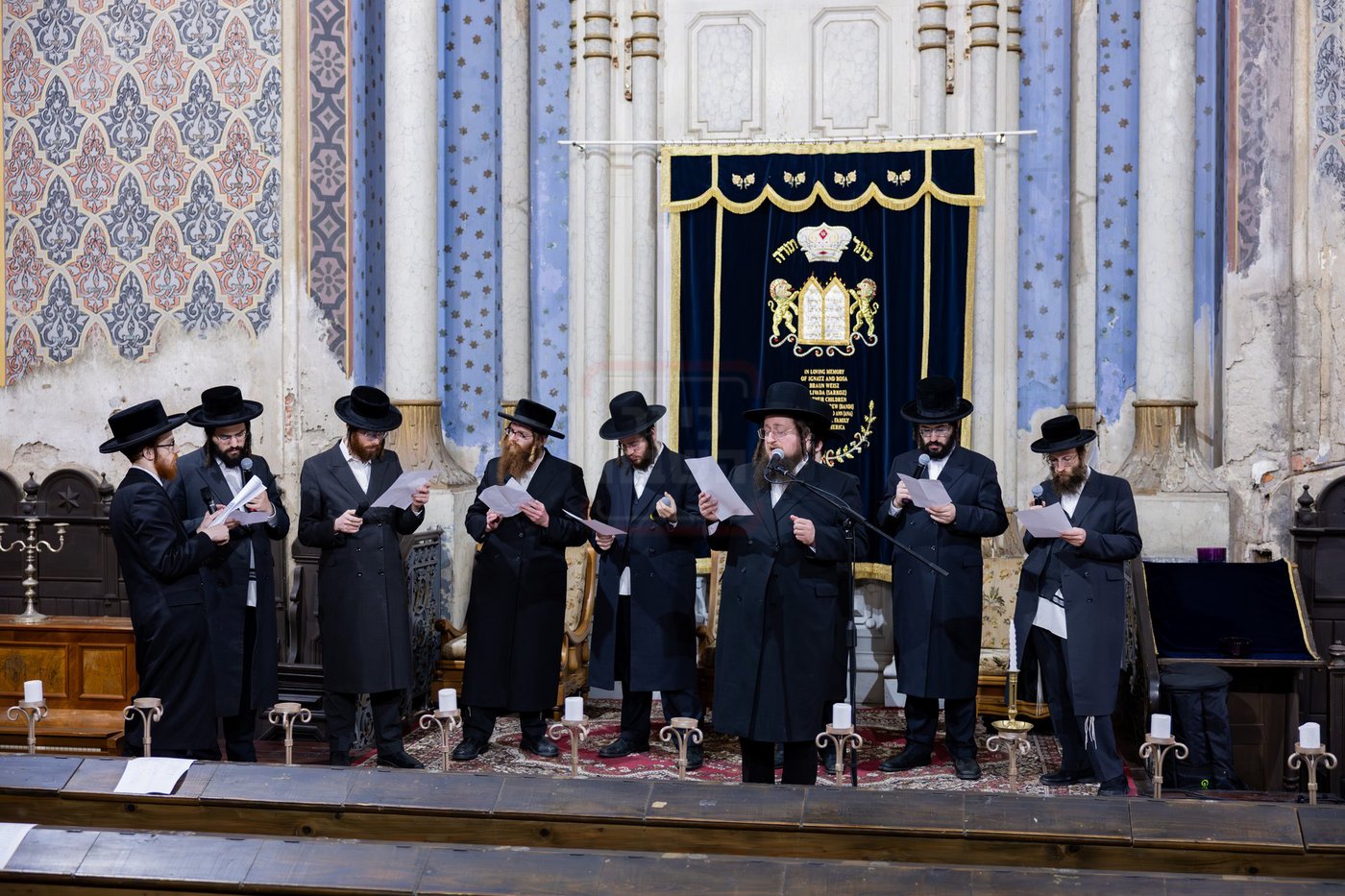 האדמו"ר מסאטמר בתפילה באוהל
