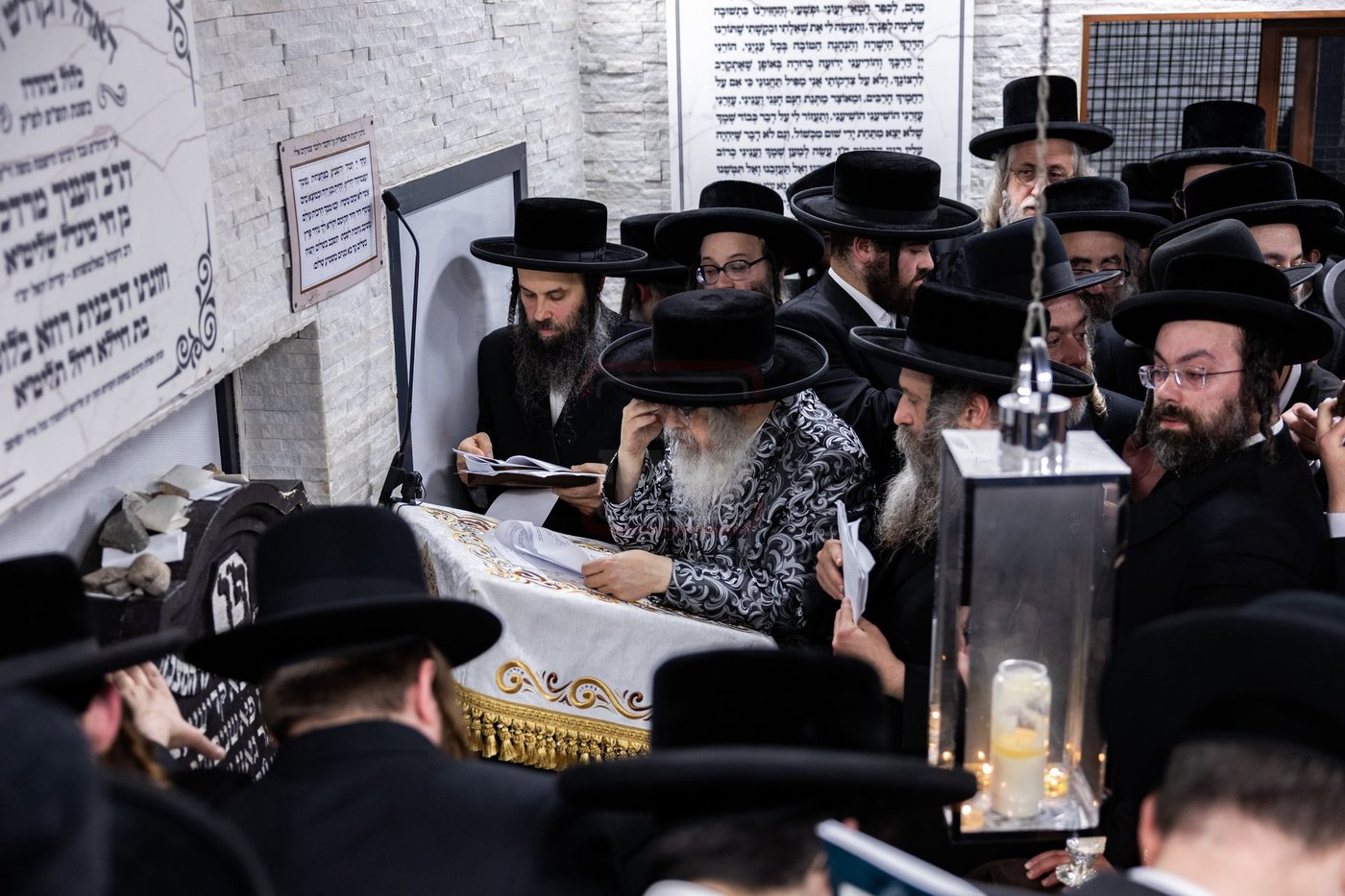 האדמו"ר מסאטמר בתפילה באוהל