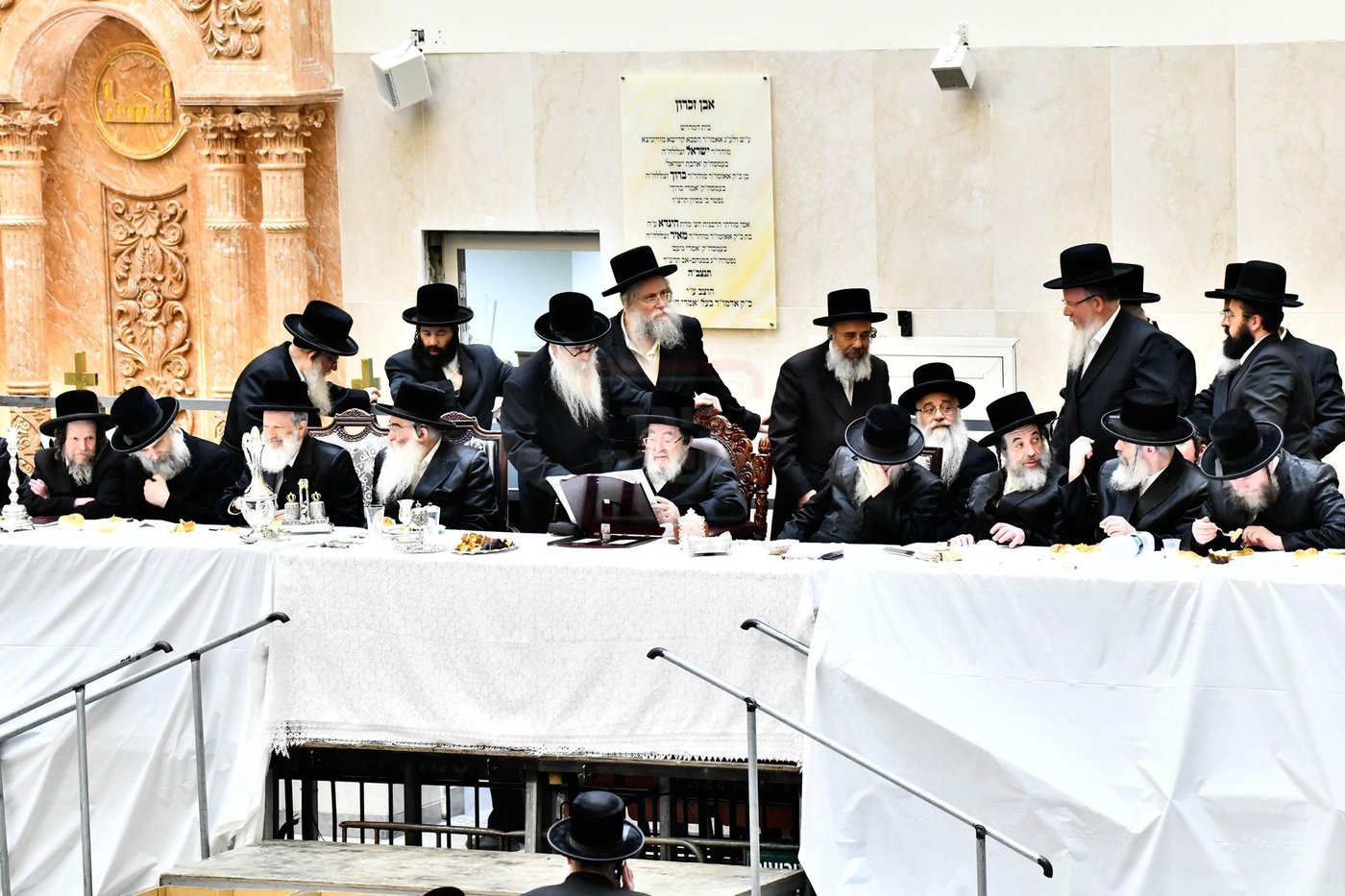 האדמו"ר מויז'ניץ בטיש ב' סיון