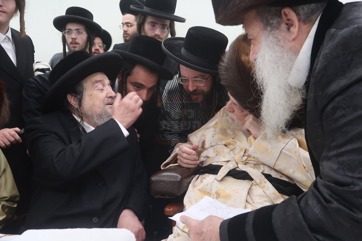 הגה"צ רבי יעקב מאיר שכטר בברית אצל האדמו"ר מתולדות אברהם יצחק