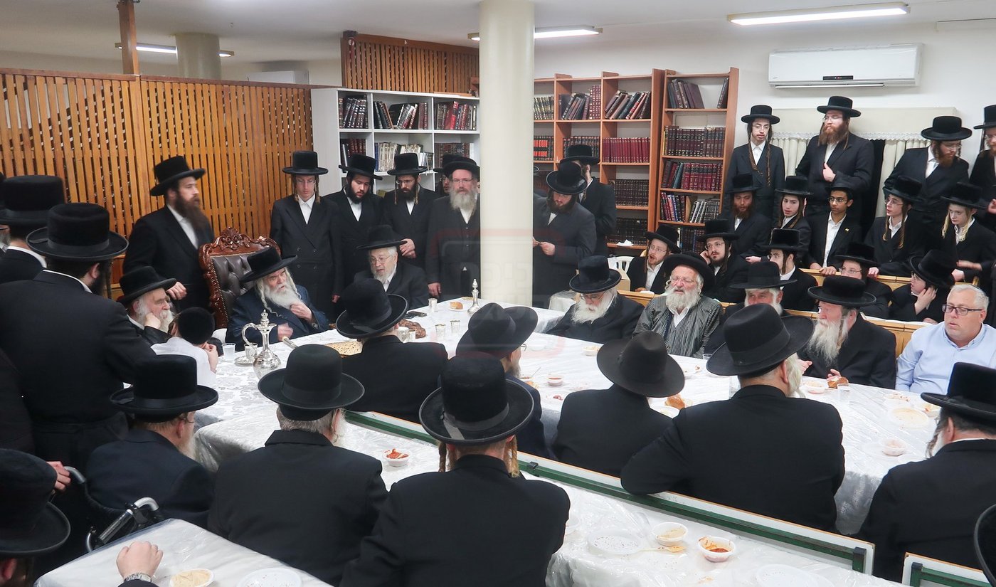האדמו"ר מקרעטשניף י-ם בכפר עטה