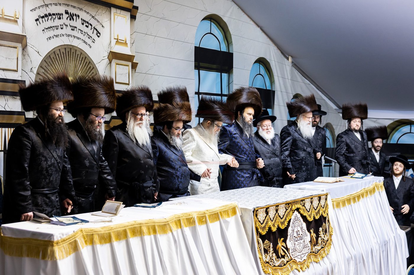 האדמו"ר מסאטמר בסעודה שלישית והבדלה בקראקא