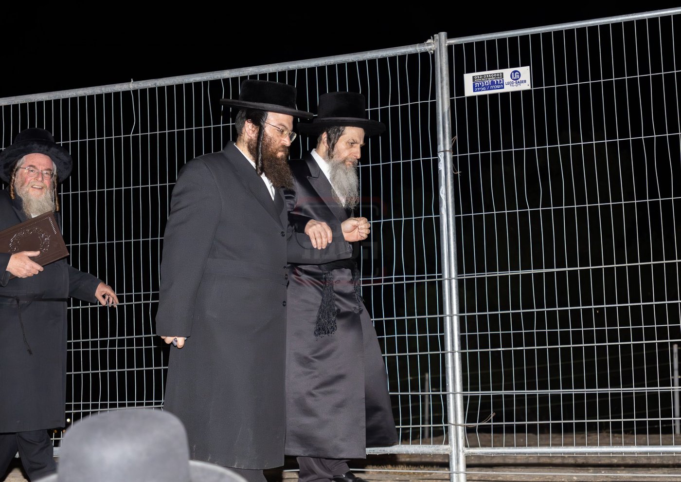 האדמו"ר מאונגוואר במעמד ההדלקה בציון שמואל הנביא