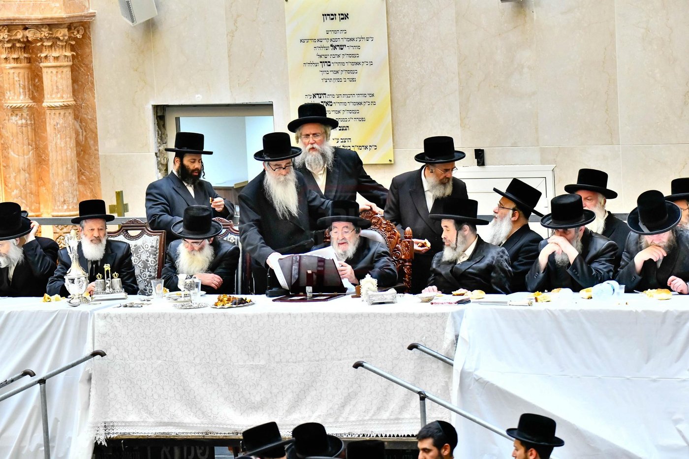 האדמו"ר מויז'ניץ בטיש ב' סיון