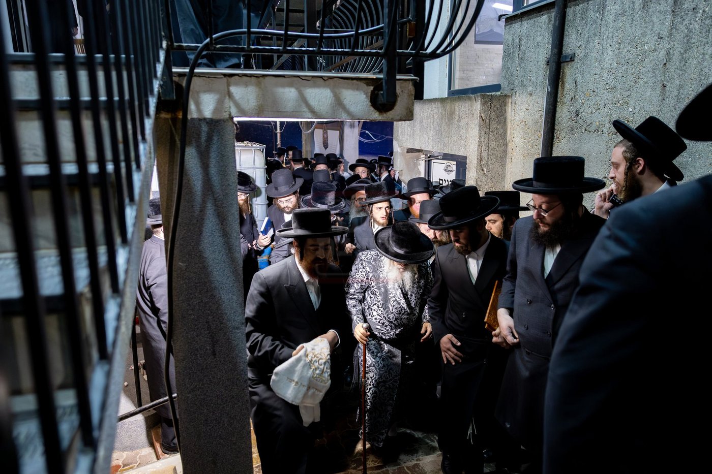 האדמו"ר מסאטמר בתפילה באוהל