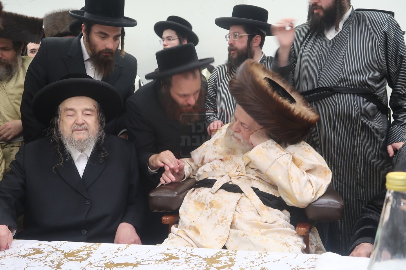 הגה"צ רבי יעקב מאיר שכטר בברית אצל האדמו"ר מתולדות אברהם יצחק