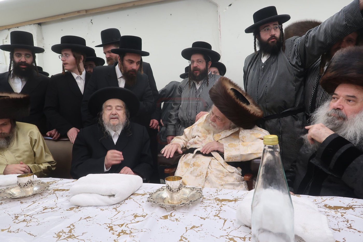 הגה"צ רבי יעקב מאיר שכטר בברית אצל האדמו"ר מתולדות אברהם יצחק