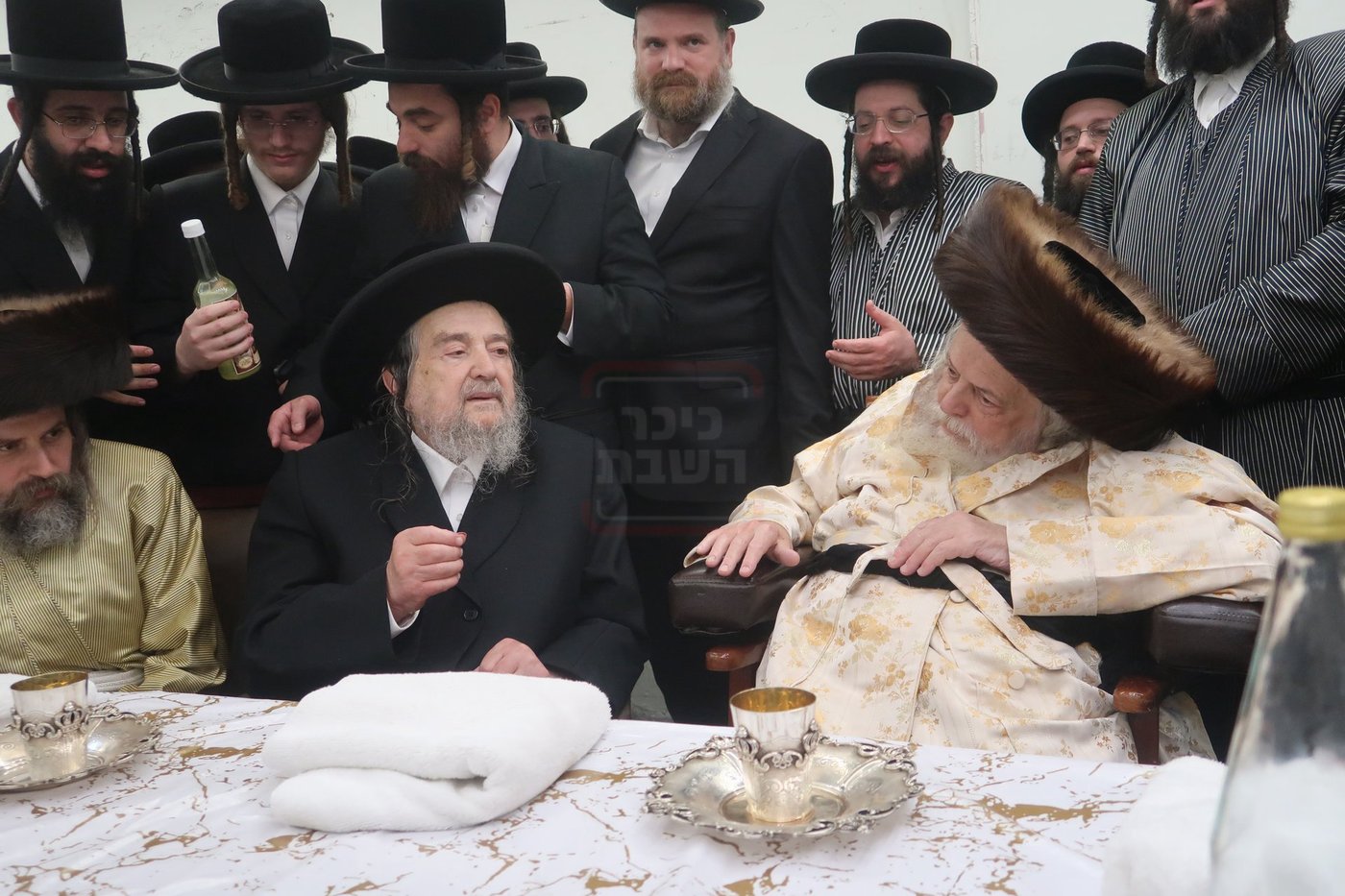 הגה"צ רבי יעקב מאיר שכטר בברית אצל האדמו"ר מתולדות אברהם יצחק