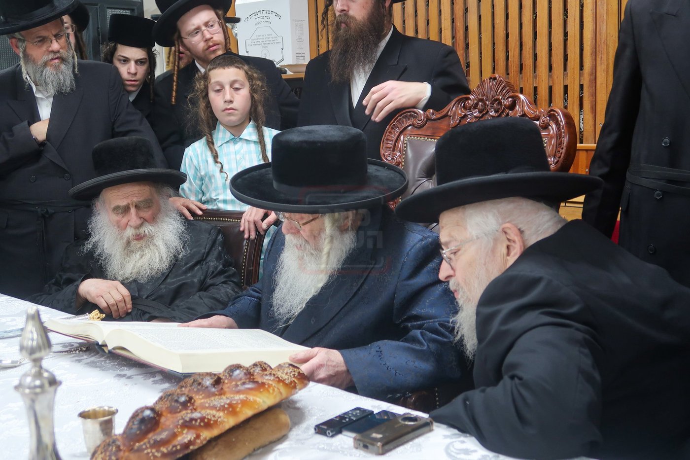 האדמו"ר מקרעטשניף י-ם בכפר עטה