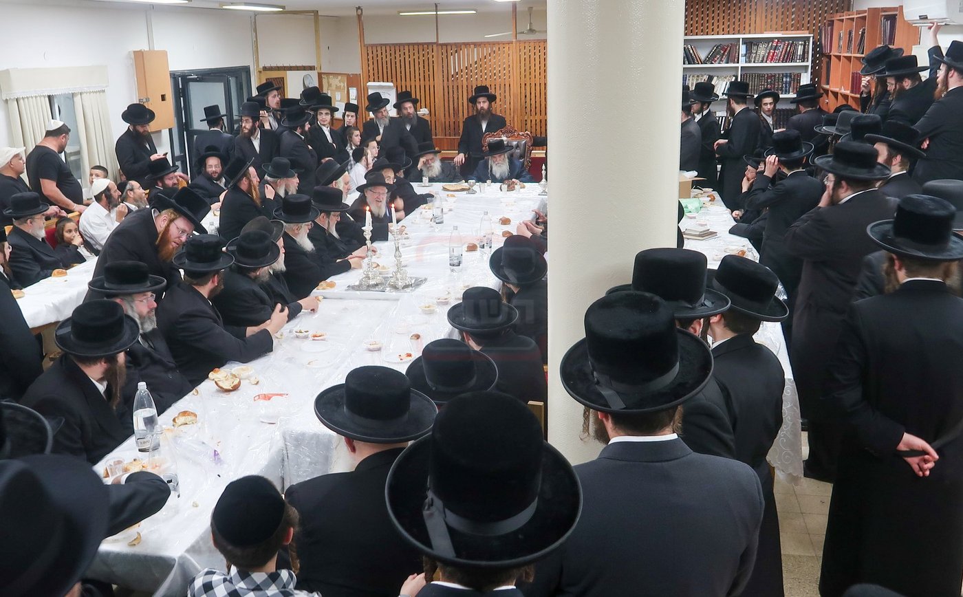 האדמו"ר מקרעטשניף י-ם בכפר עטה