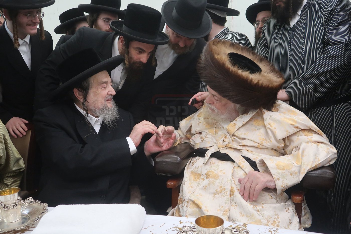 הגה"צ רבי יעקב מאיר שכטר בברית אצל האדמו"ר מתולדות אברהם יצחק