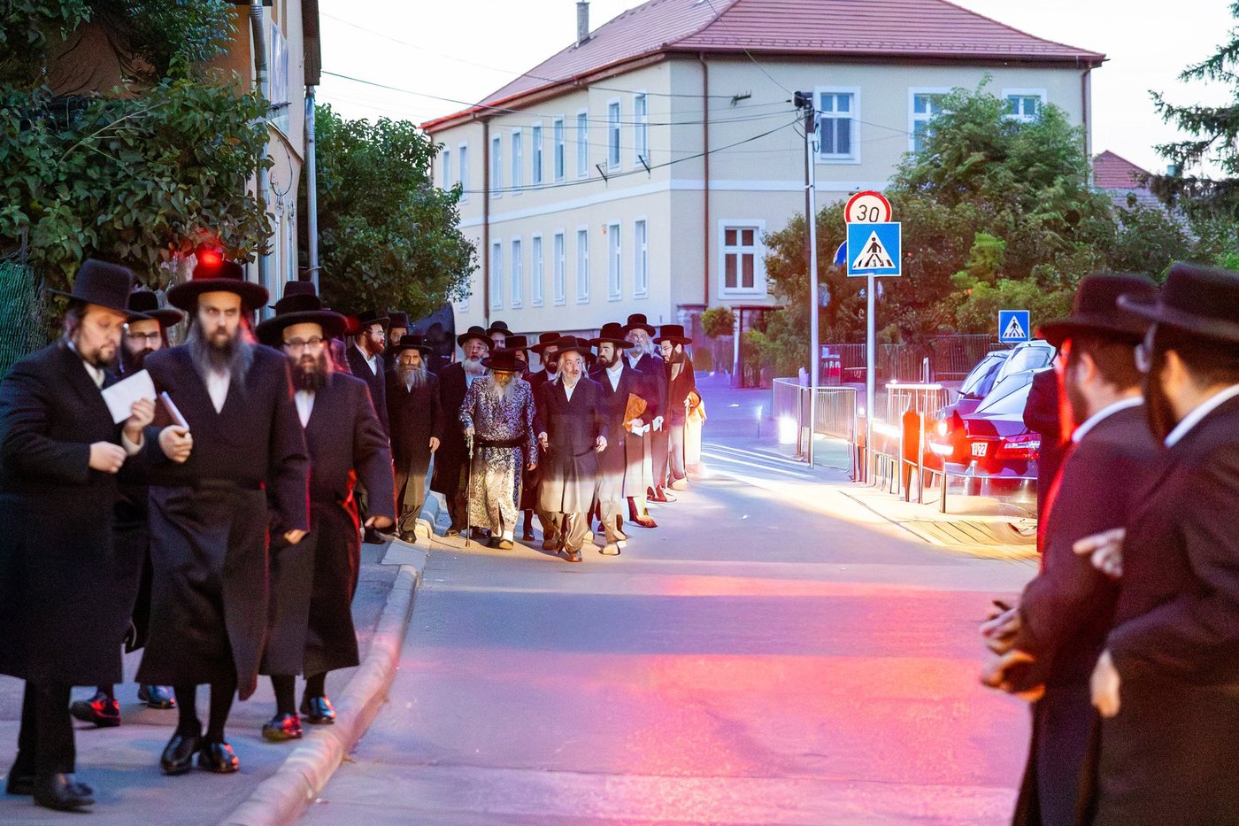 האדמו"ר מסאטמר בתפילה באוהל