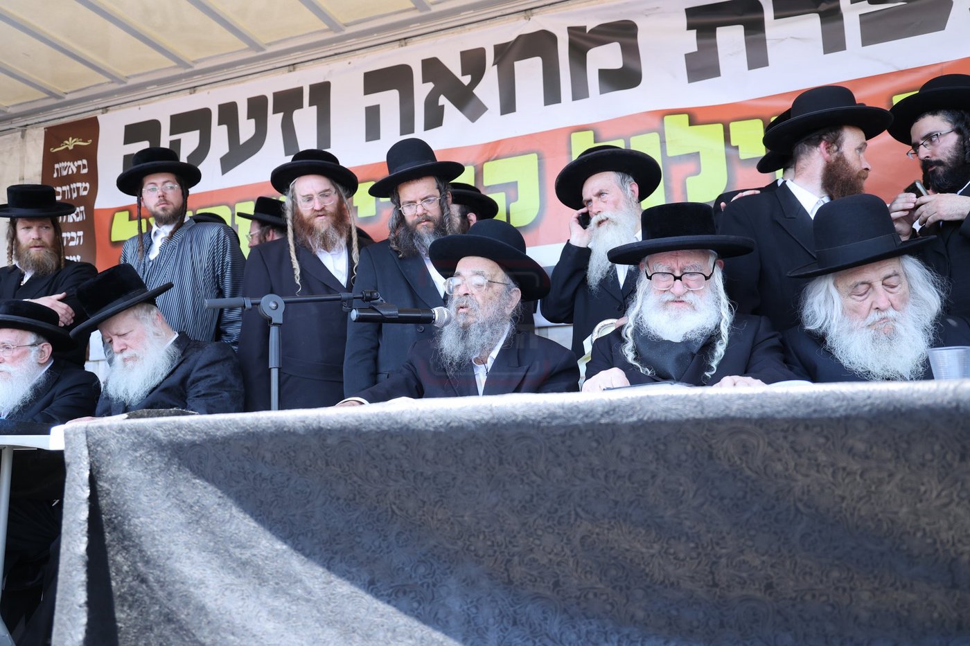 מראות חייו של הגאון רבי דוד שמידל זצ"ל