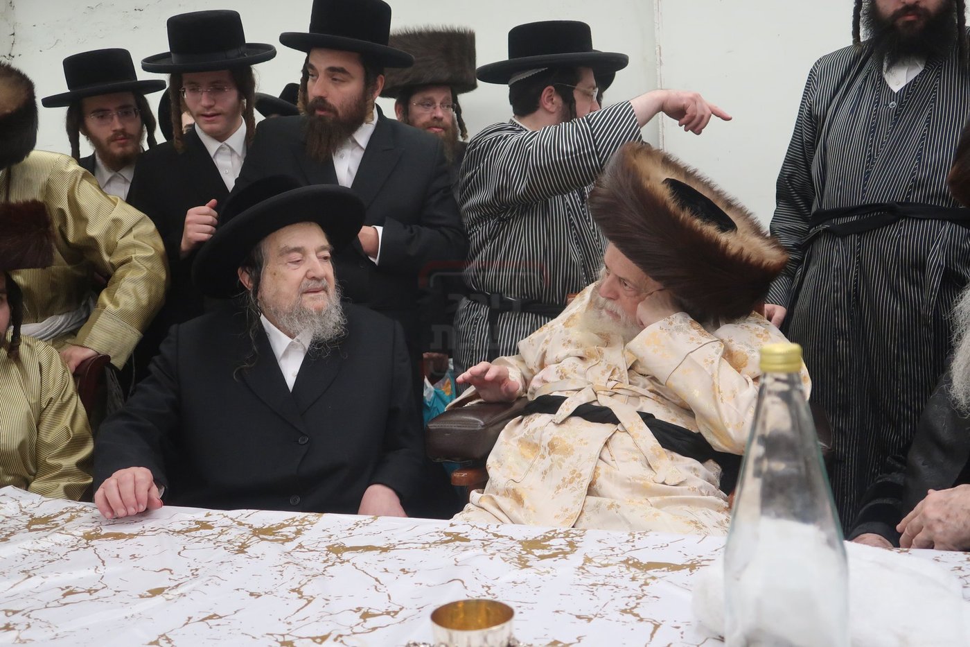 הגה"צ רבי יעקב מאיר שכטר בברית אצל האדמו"ר מתולדות אברהם יצחק