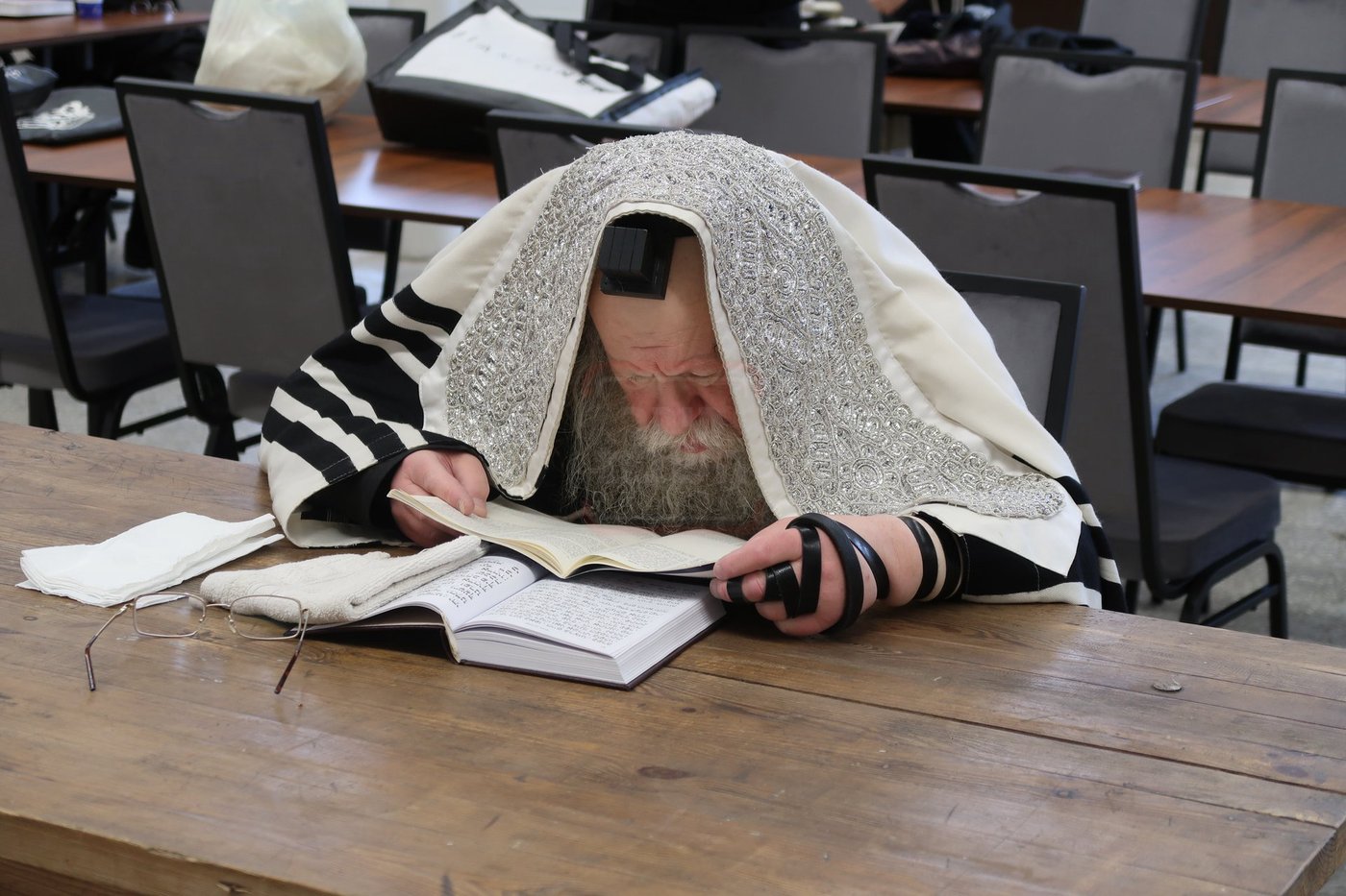 האדמו"ר מקוזמיר במסע הקודש לפולין