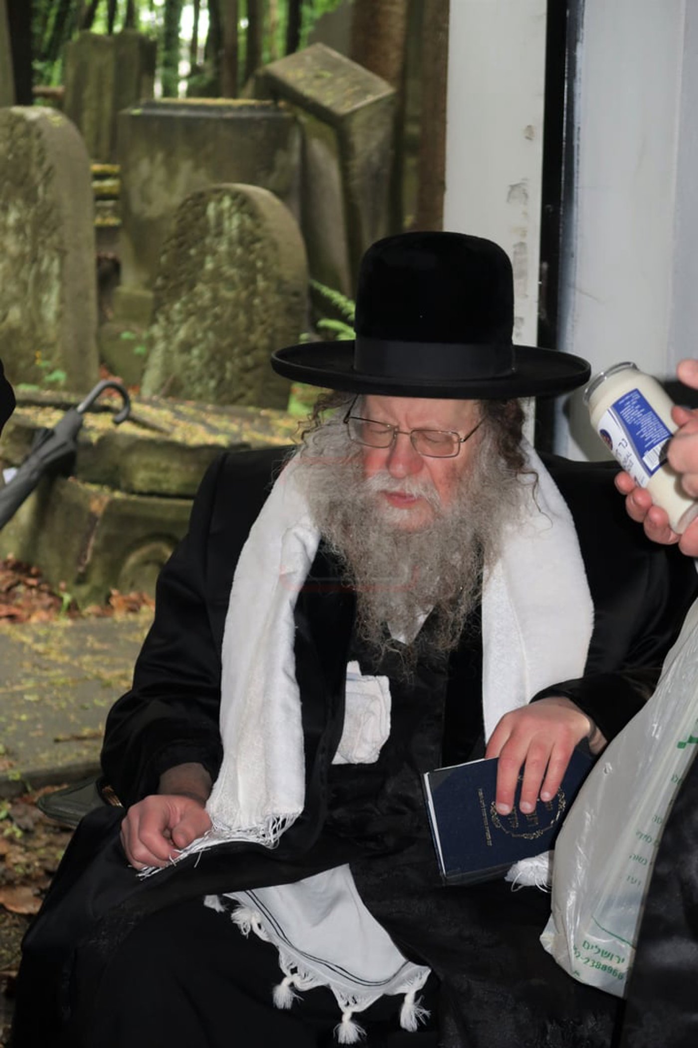 האדמו"ר מקוזמיר במסע הקודש לפולין