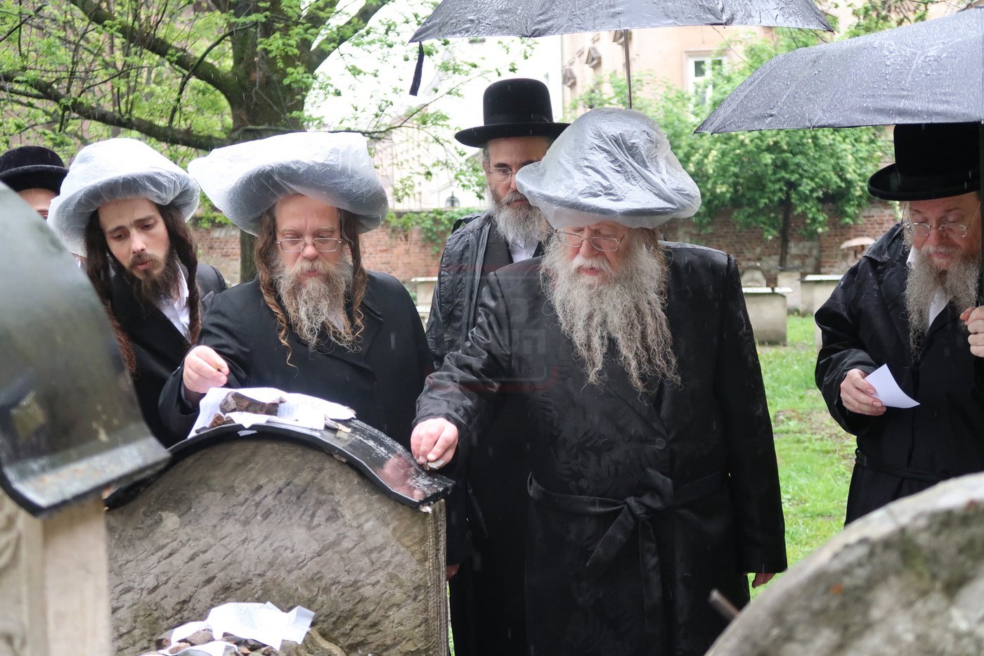 האדמו"ר מקוזמיר במסע הקודש לפולין