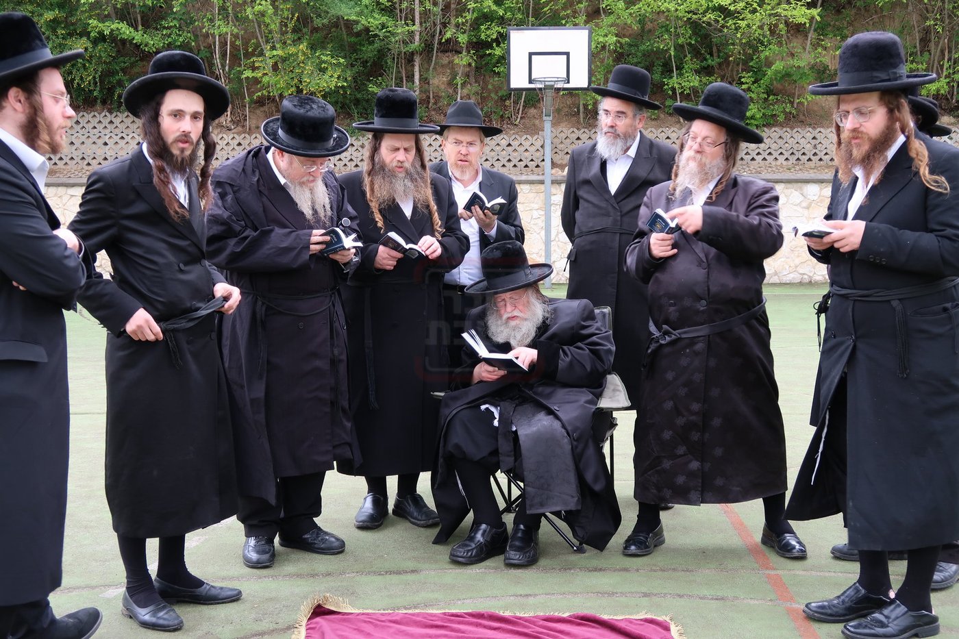 האדמו"ר מקוזמיר במסע הקודש לפולין