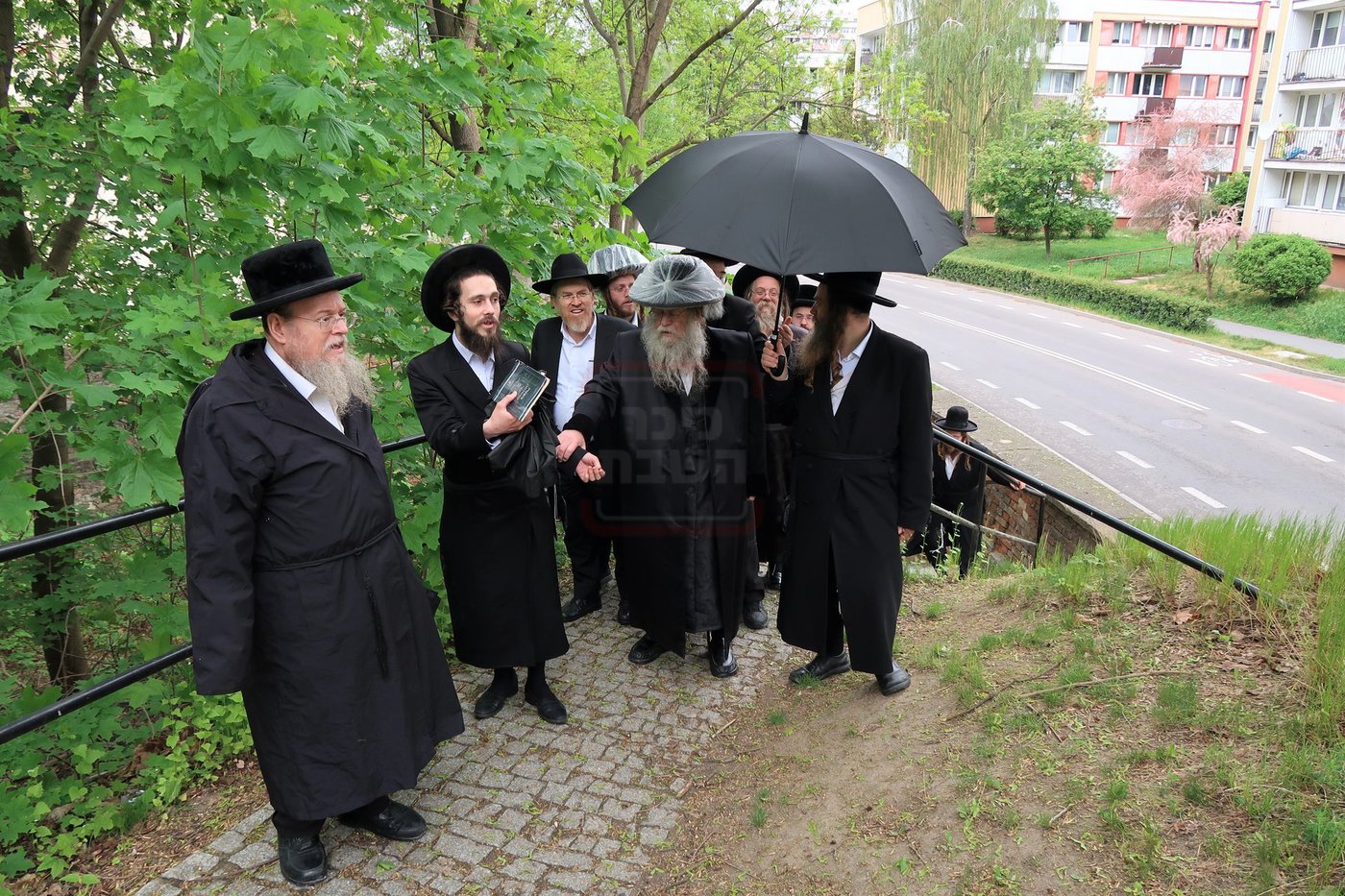 האדמו"ר מקוזמיר במסע הקודש לפולין