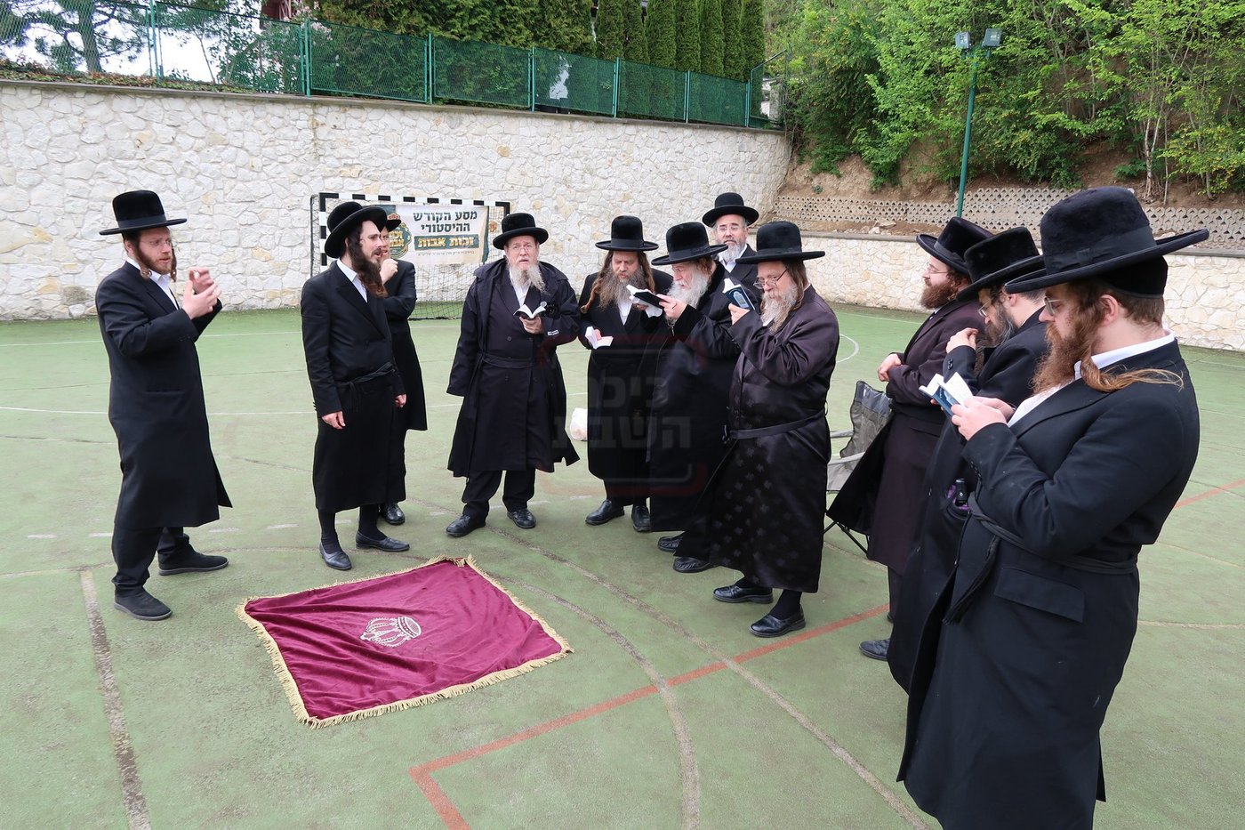 האדמו"ר מקוזמיר במסע הקודש לפולין