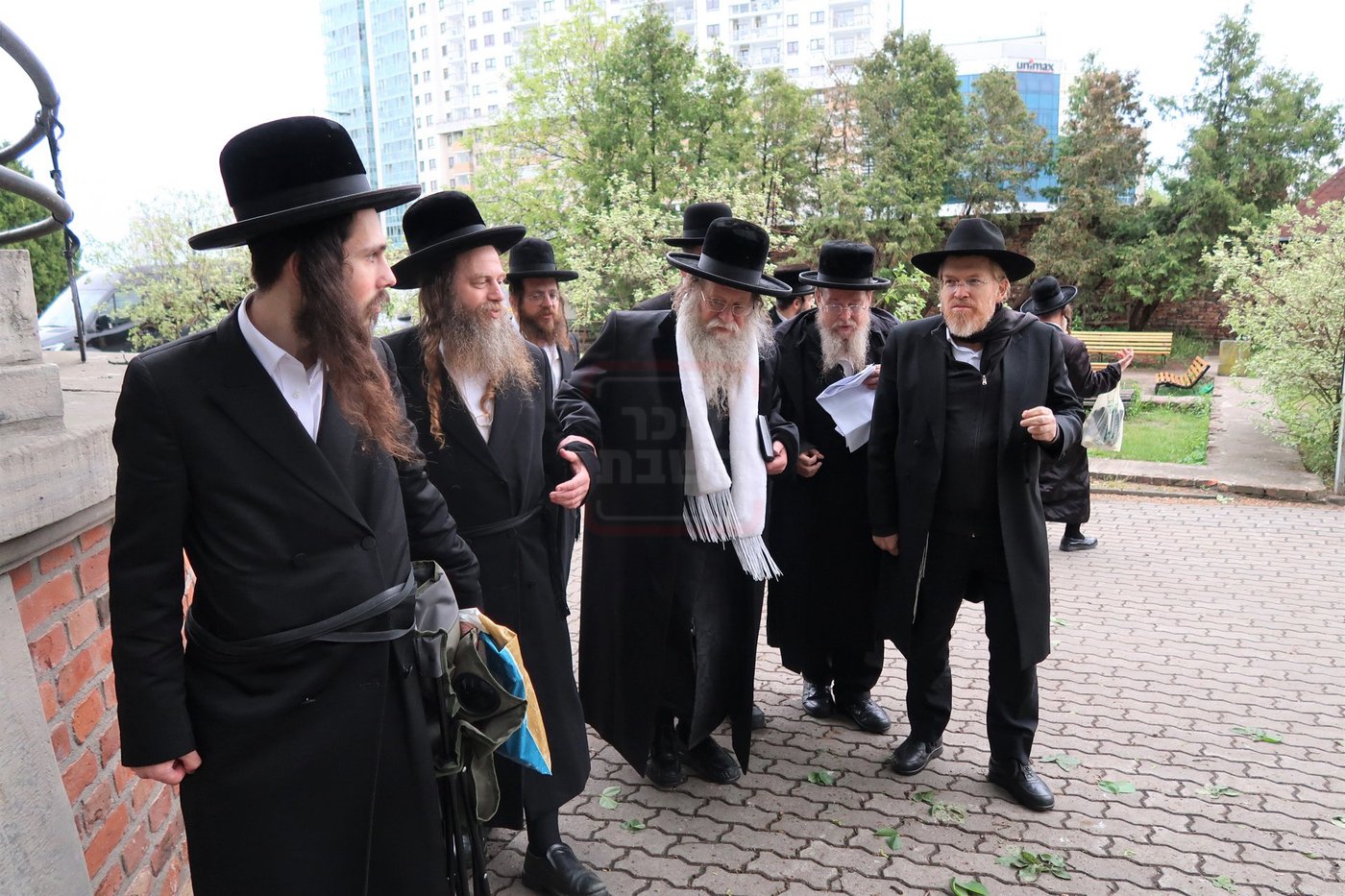 האדמו"ר מקוזמיר במסע הקודש לפולין