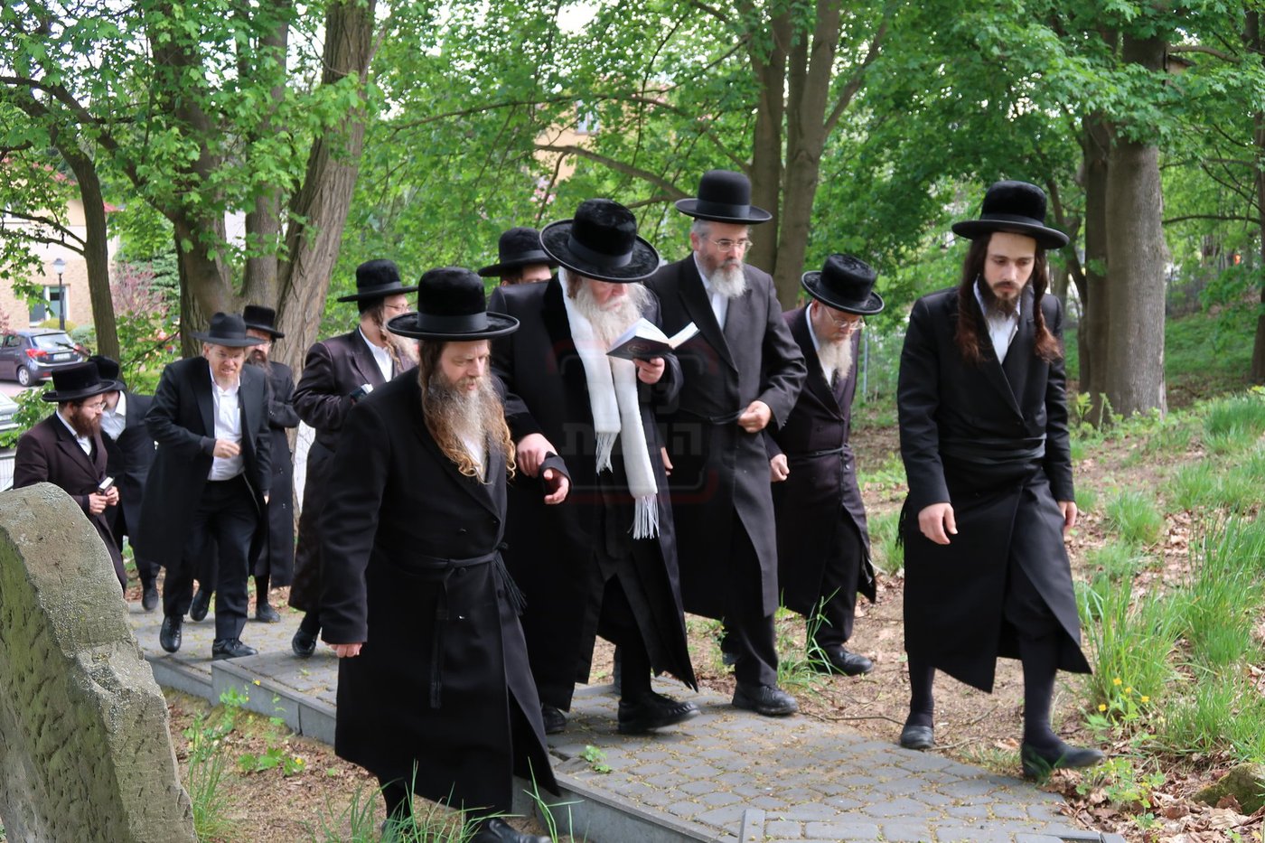 האדמו"ר מקוזמיר במסע הקודש לפולין