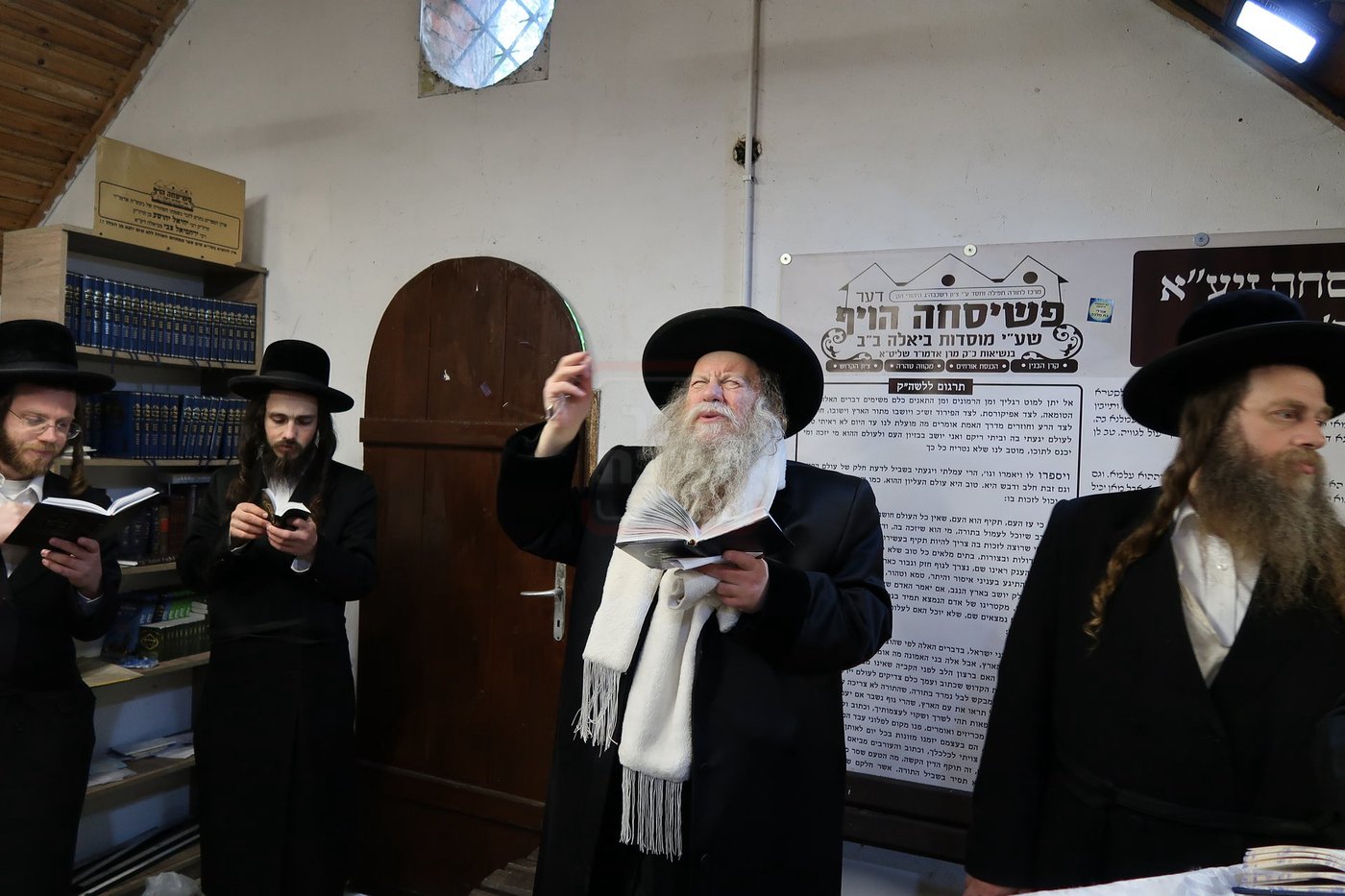 האדמו"ר מקוזמיר במסע הקודש לפולין