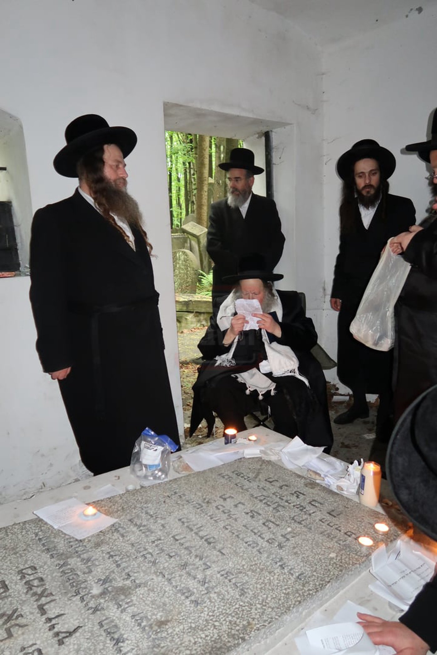 האדמו"ר מקוזמיר במסע הקודש לפולין