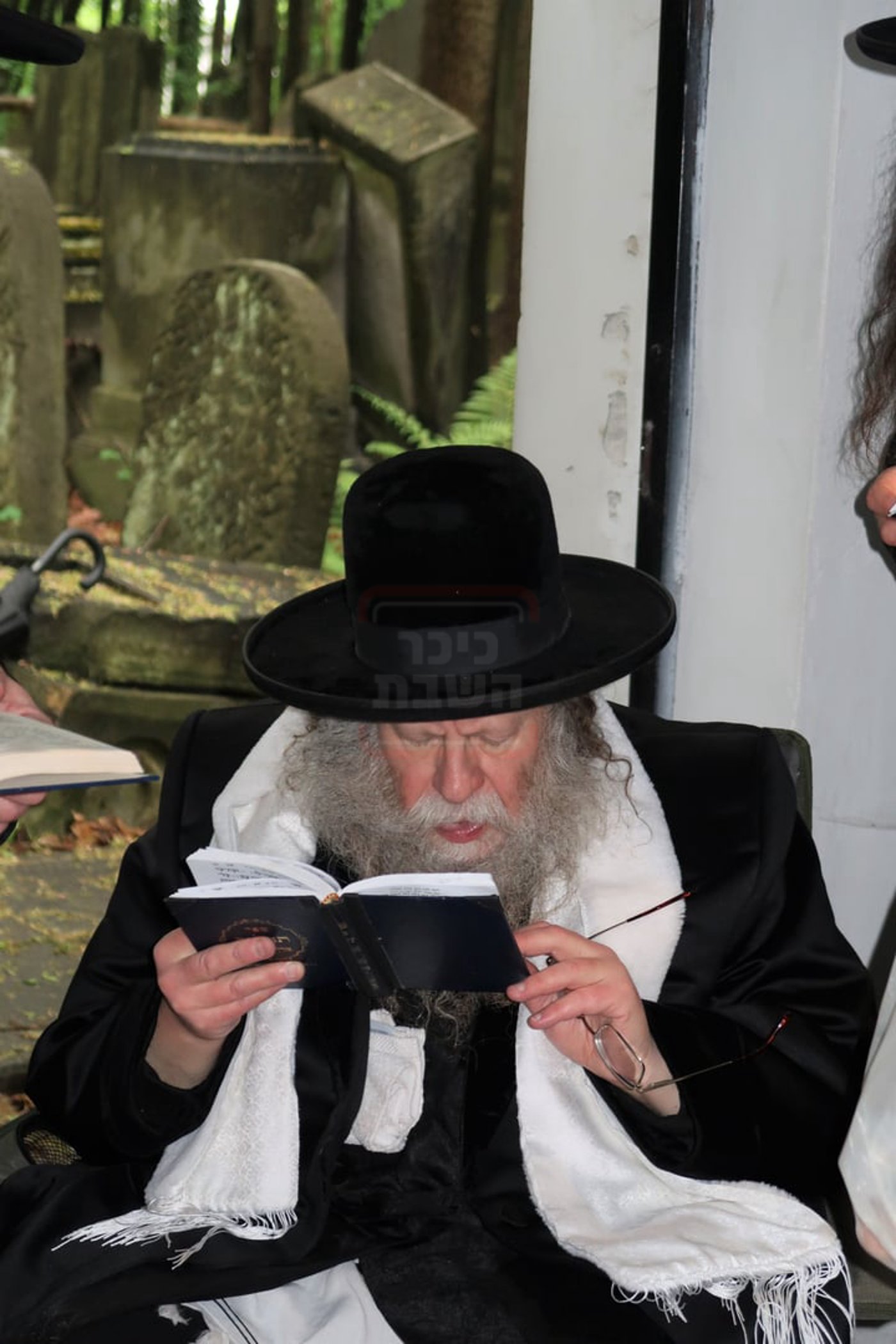 האדמו"ר מקוזמיר במסע הקודש לפולין