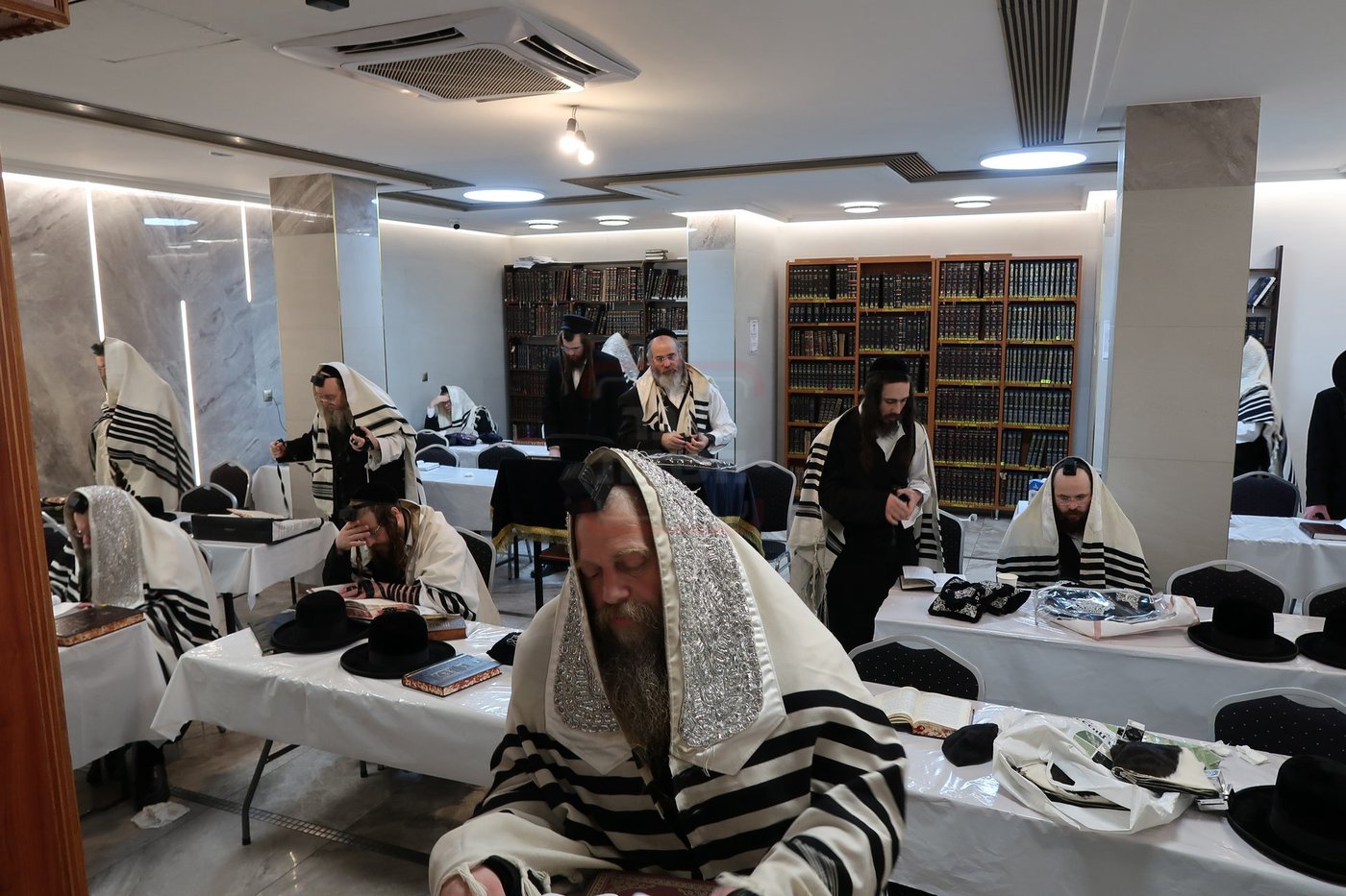 האדמו"ר מקוזמיר במסע הקודש לפולין