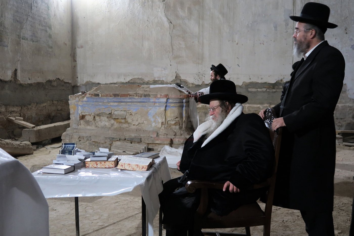 האדמו"ר מקוזמיר במסע הקודש לפולין