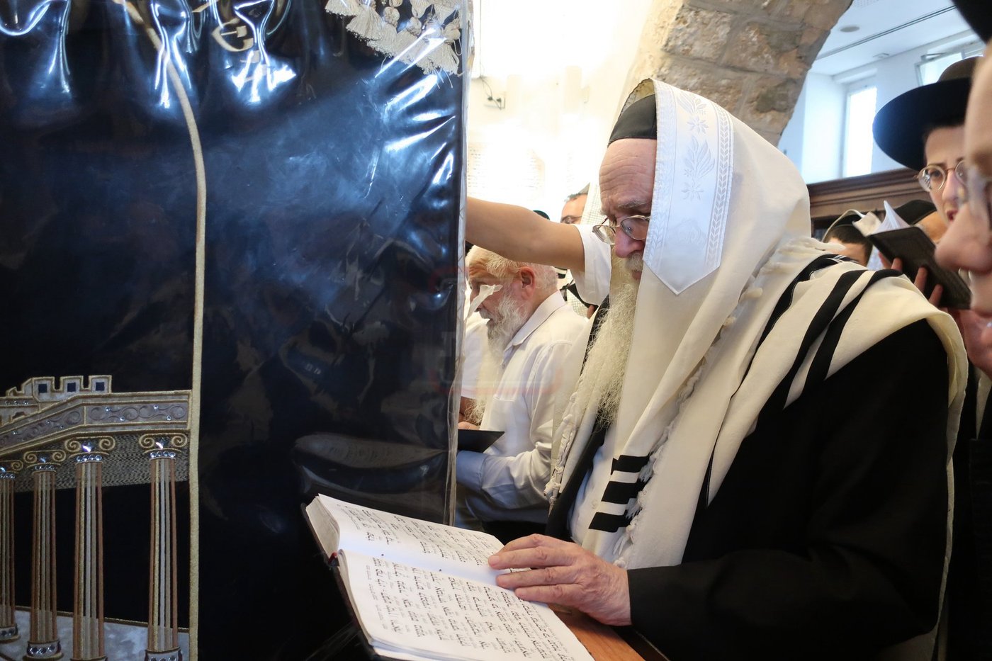 הגאון ר' משה דוד ליפקוביץ בקבר רחל