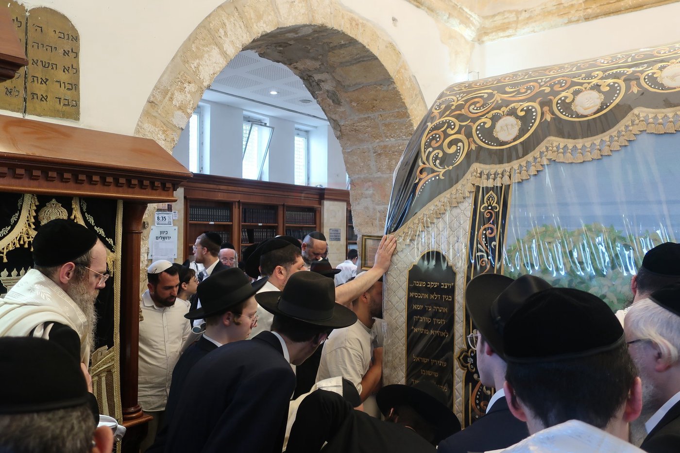 הגאון ר' משה דוד ליפקוביץ בקבר רחל