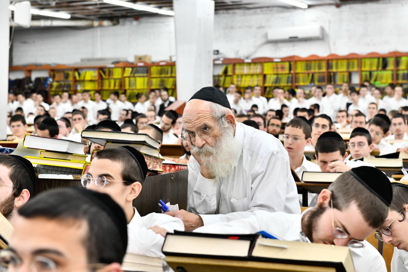הגאון רבי חיים ברמן ה'מתמיד' של הישיבה