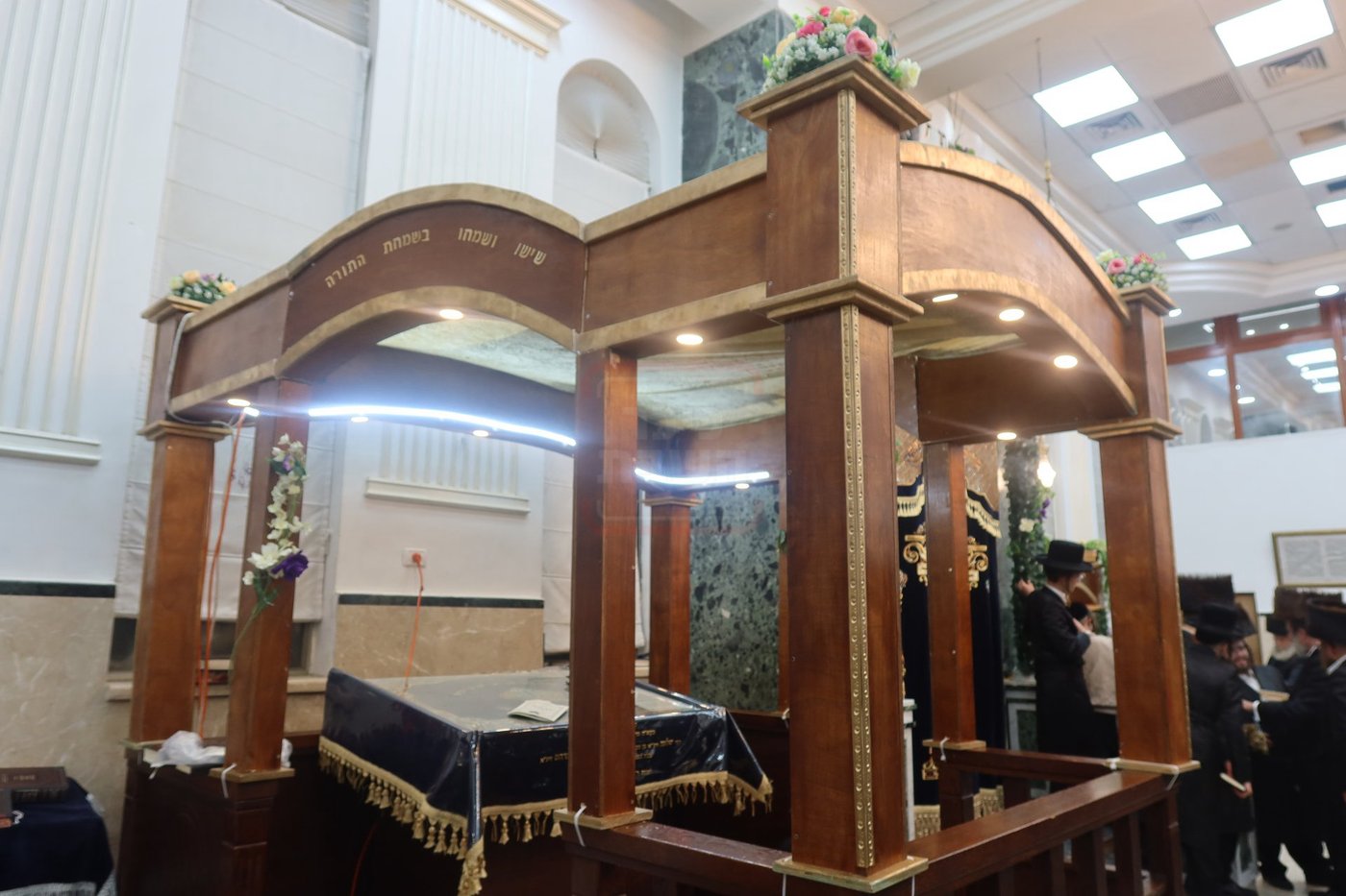 נעילת החג שבועות בחצה"ק זוועהיל
