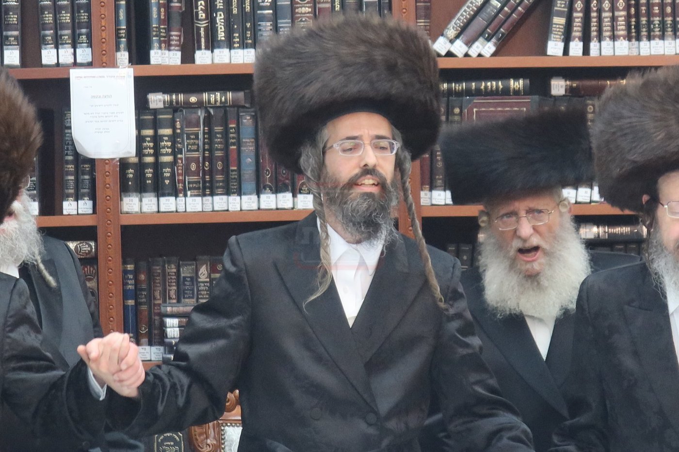 נעילת החג שבועות בחצה"ק זוועהיל