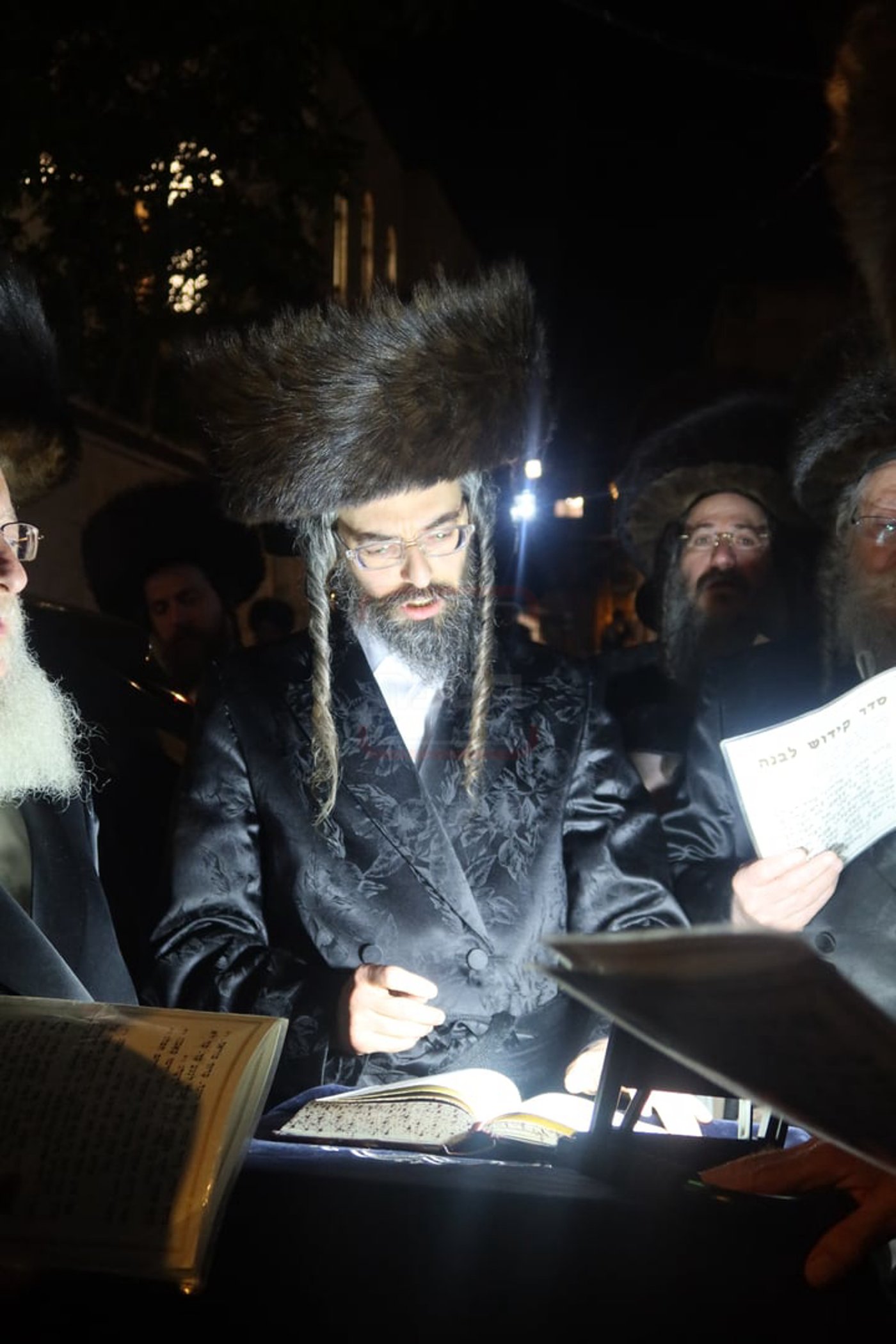 נעילת החג שבועות בחצה"ק זוועהיל