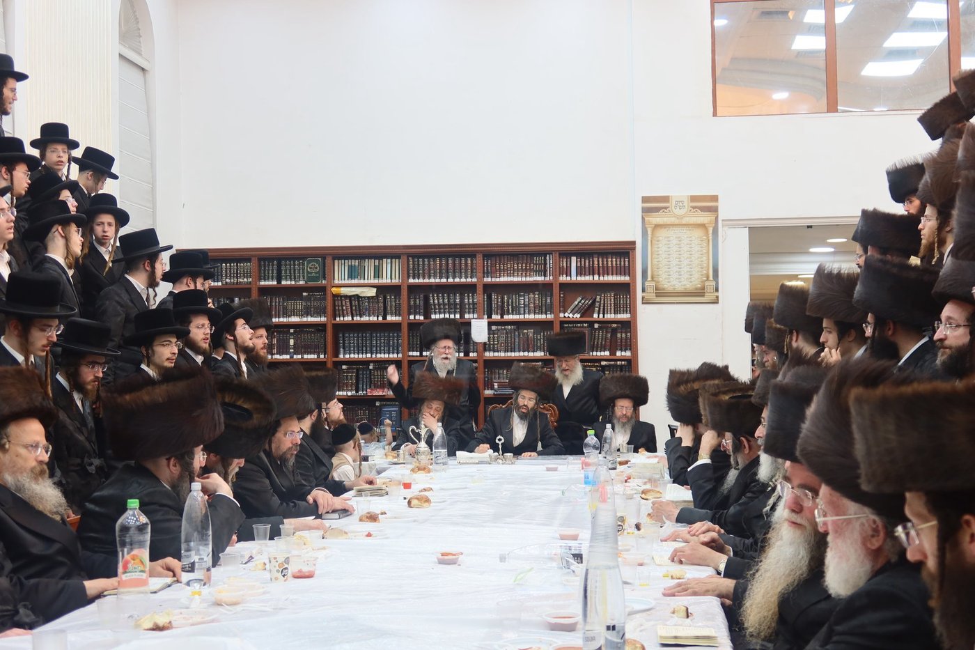 נעילת החג שבועות בחצה"ק זוועהיל