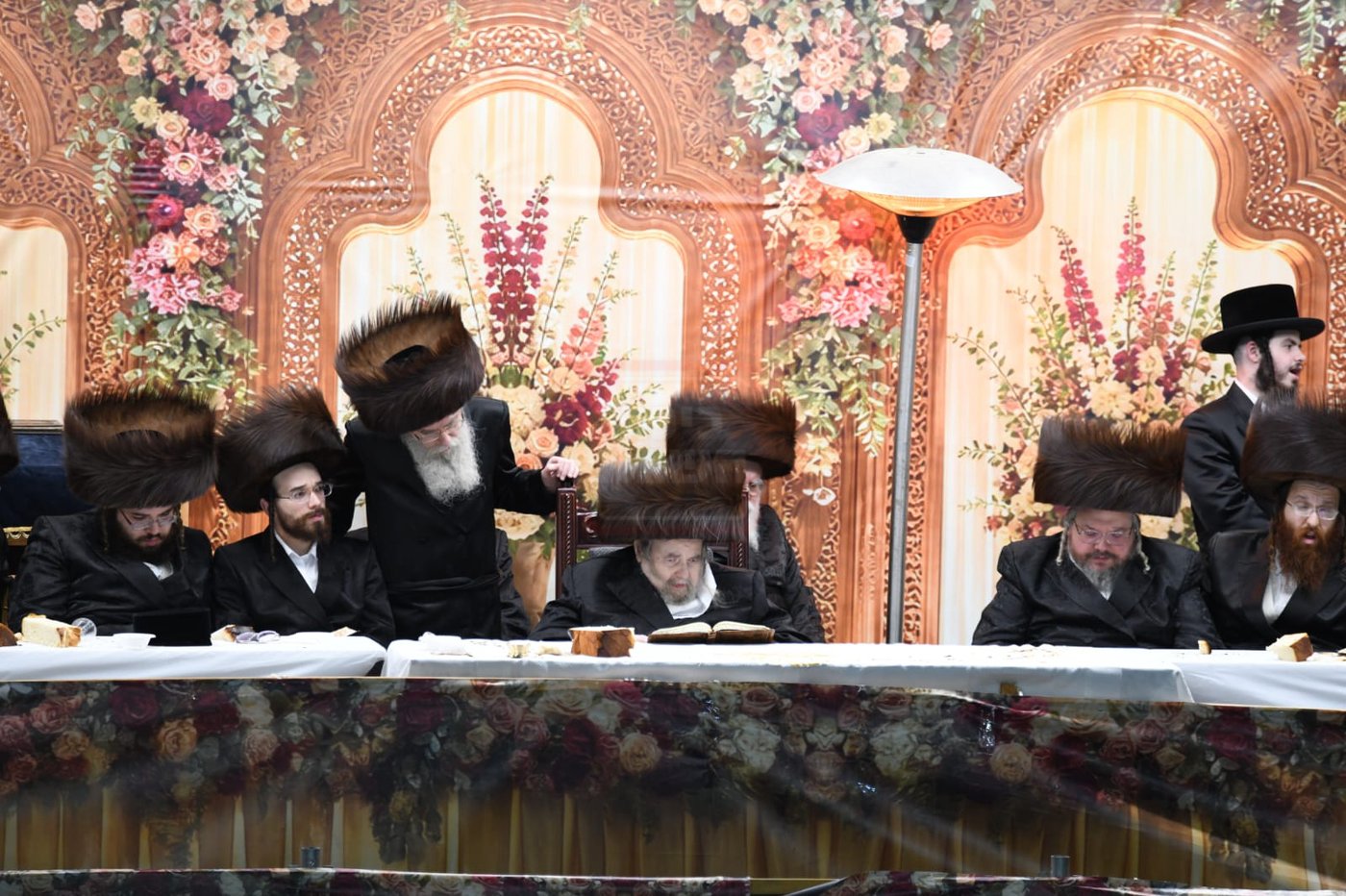 מוצאי שבועות בחצה"ק בעלזא