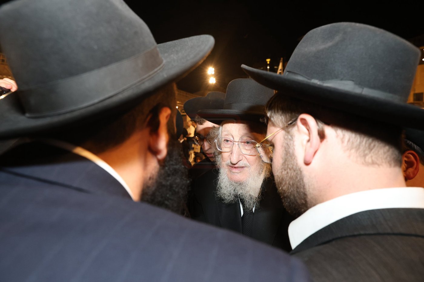 אדמורי"ם ורבנים בכותל - אסרו חג שבועות