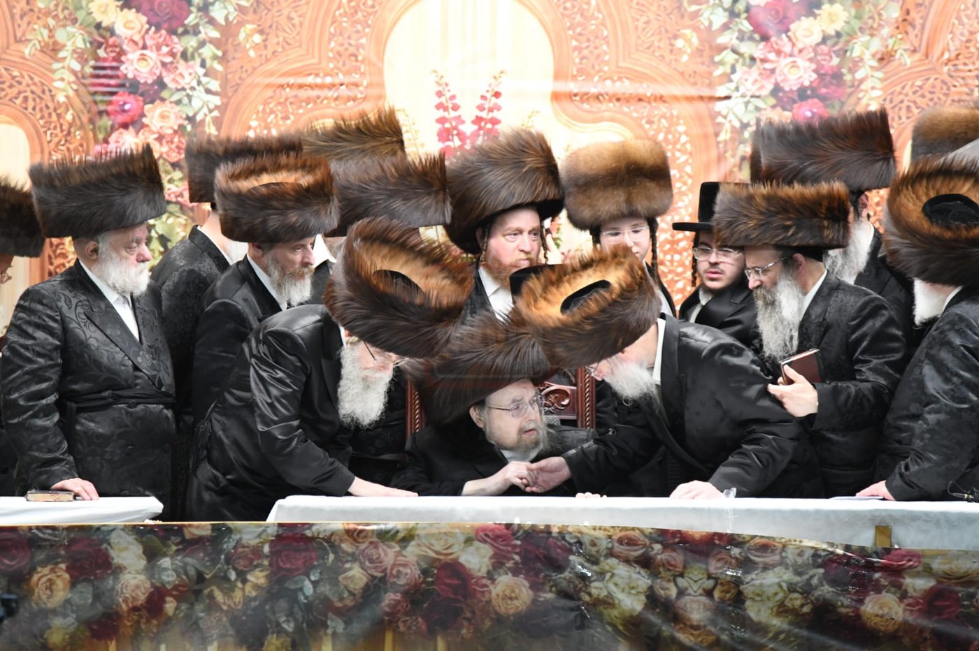מוצאי שבועות בחצה"ק בעלזא