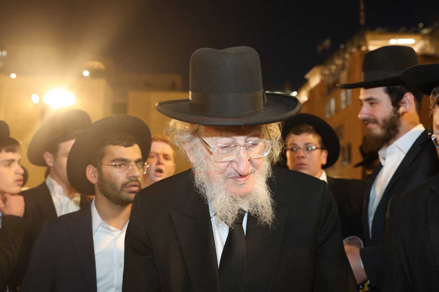 אדמורי"ם ורבנים בכותל - אסרו חג שבועות