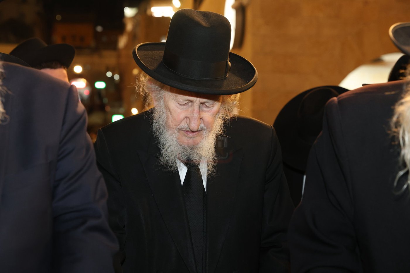 אדמורי"ם ורבנים בכותל - אסרו חג שבועות