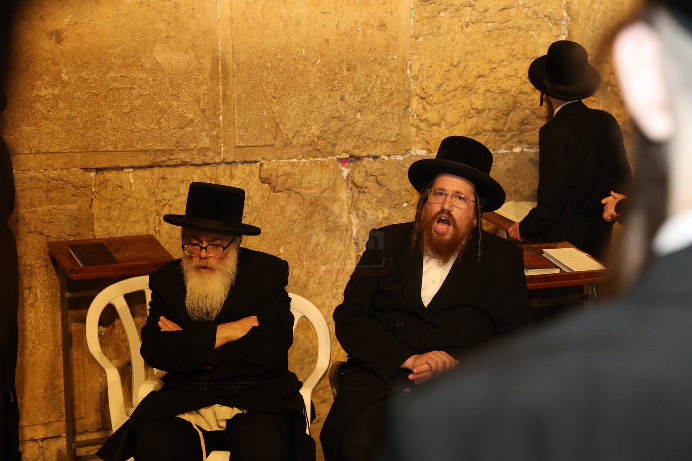אדמורי"ם ורבנים בכותל - אסרו חג שבועות