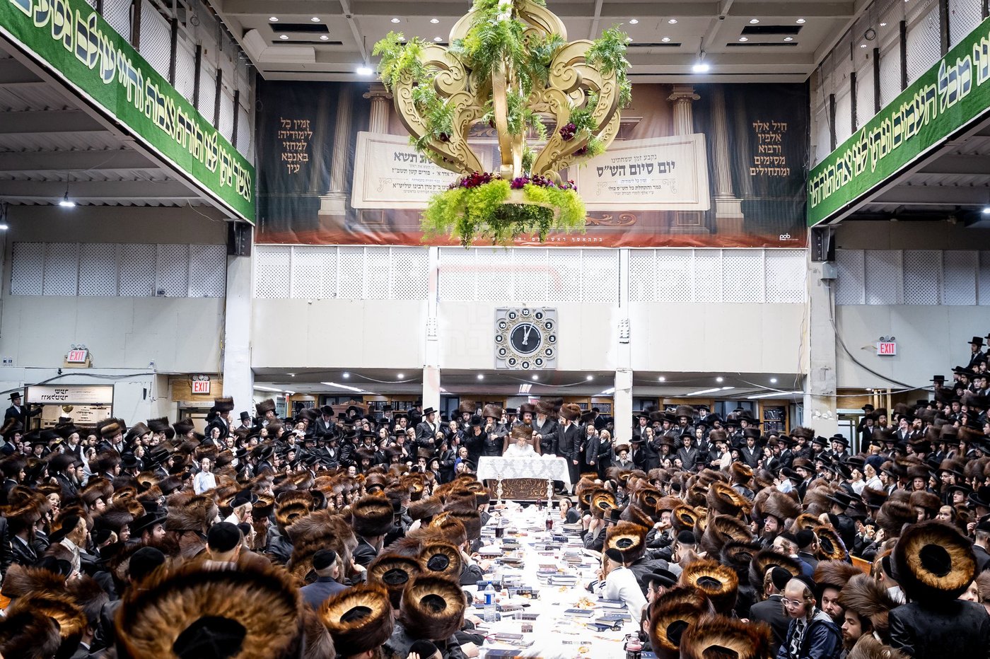 נעילת החג שבועות בחצר הקודש סאטמר