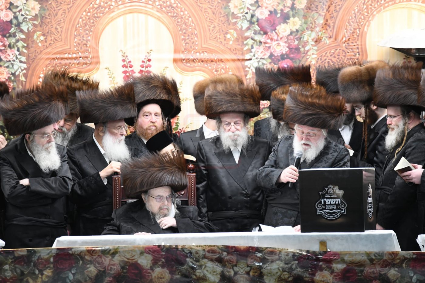 מוצאי שבועות בחצה"ק בעלזא