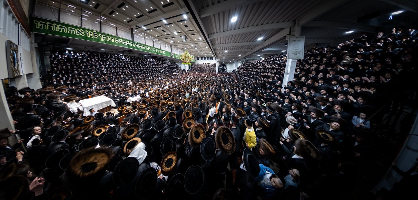 נעילת החג שבועות בחצר הקודש סאטמר